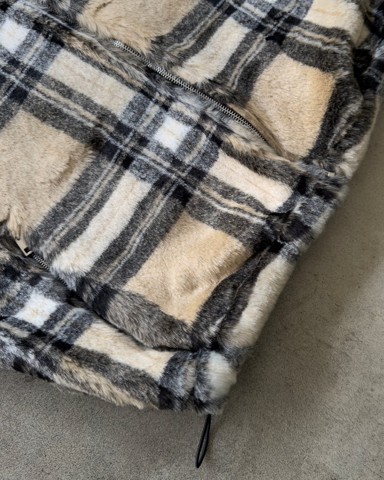 CREAM FUR ZIPPER